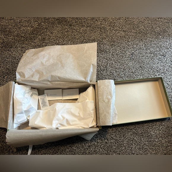 2023 Gucci Christmas Slipper Box - Picture 3 of 7
